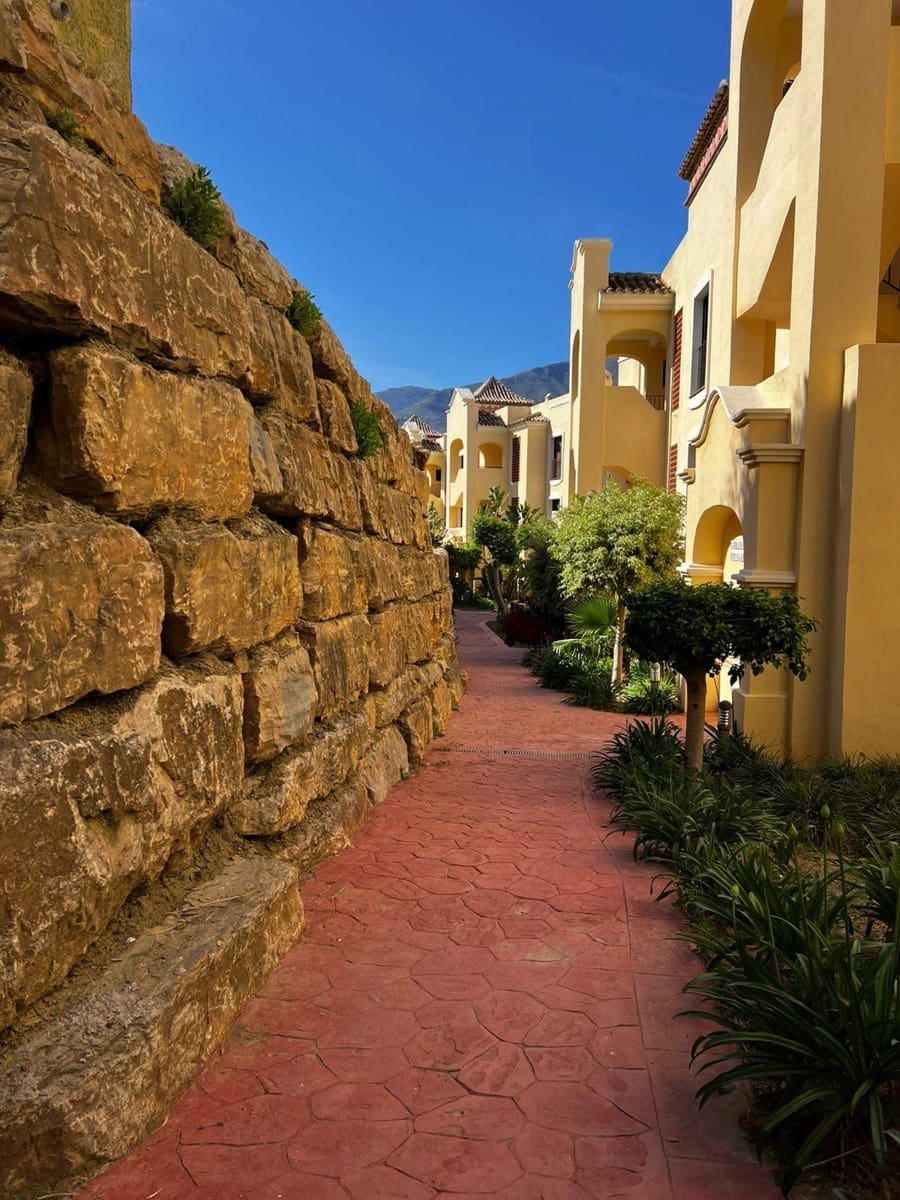 3 bedroom Apartment for sale in Estepona with pool garage - € 395,000 (Ref: 9879560)