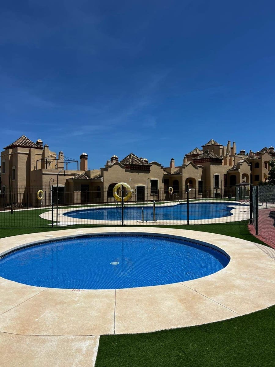 3 bedroom Apartment for sale in Estepona with pool garage - € 395,000 (Ref: 9879560)