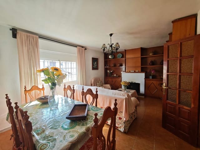 4 sypialnia Dom szeregowy na sprzedaż w Los Barrios z basenem - 190 000 € (Ref: 9884835)