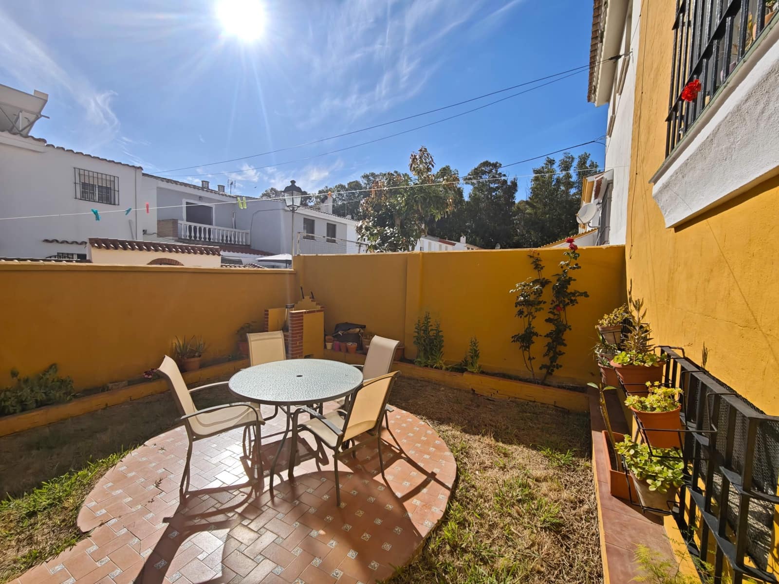 4 bedroom Terraced Villa for sale in Los Barrios with pool - € 190,000 (Ref: 9884835)