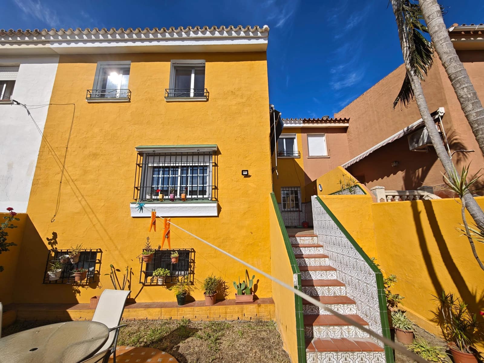 4 bedroom Terraced Villa for sale in Los Barrios with pool - € 190,000 (Ref: 9884835)