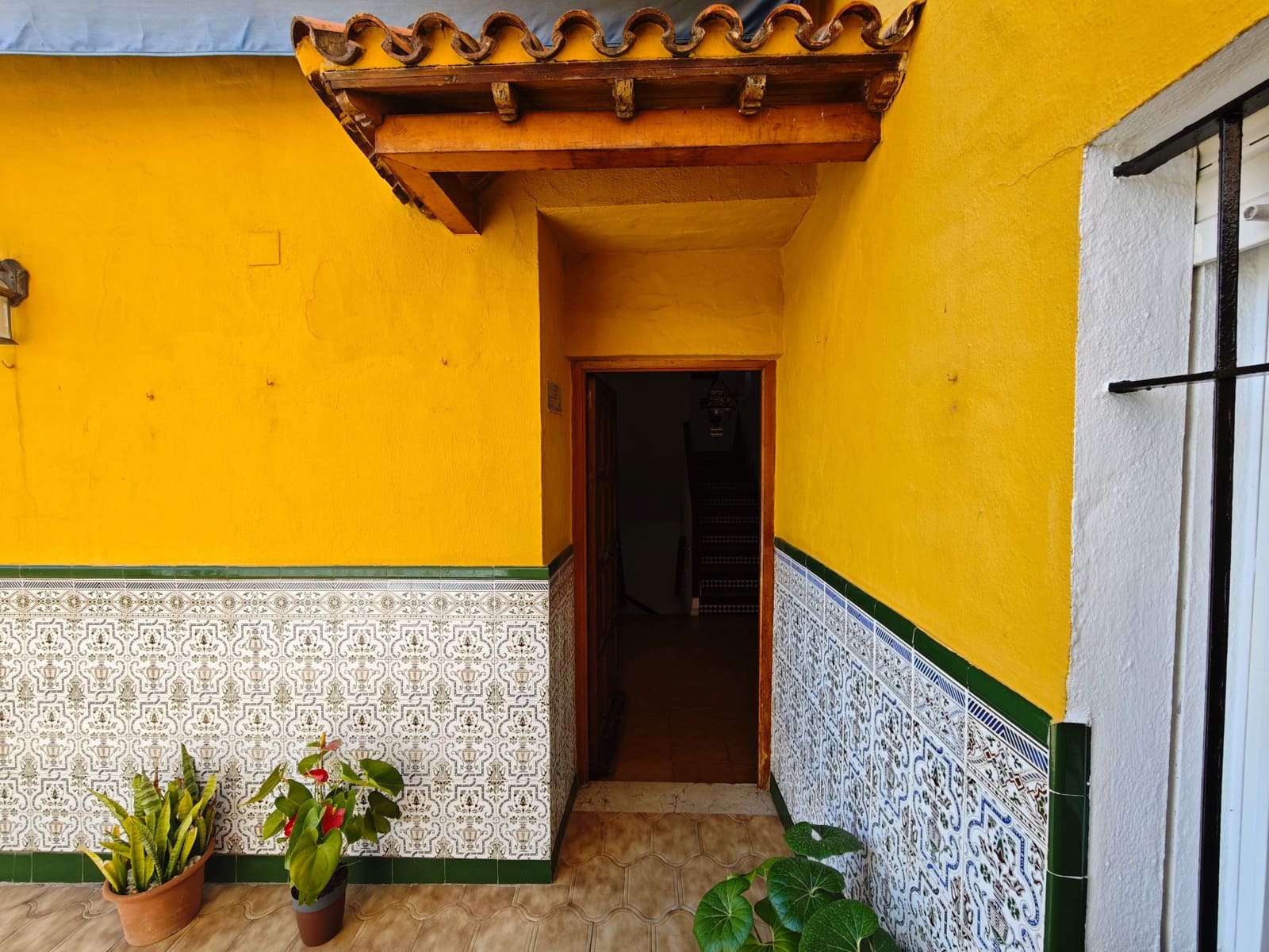 4 bedroom Terraced Villa for sale in Los Barrios with pool - € 190,000 (Ref: 9884835)