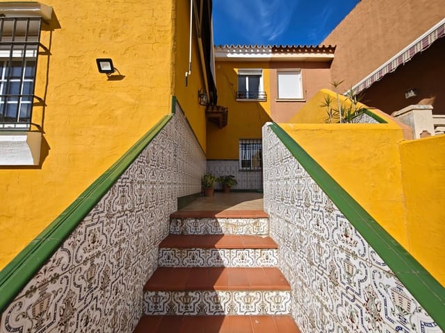 4 sypialnia Dom szeregowy na sprzedaż w Los Barrios z basenem - 190 000 € (Ref: 9884835)