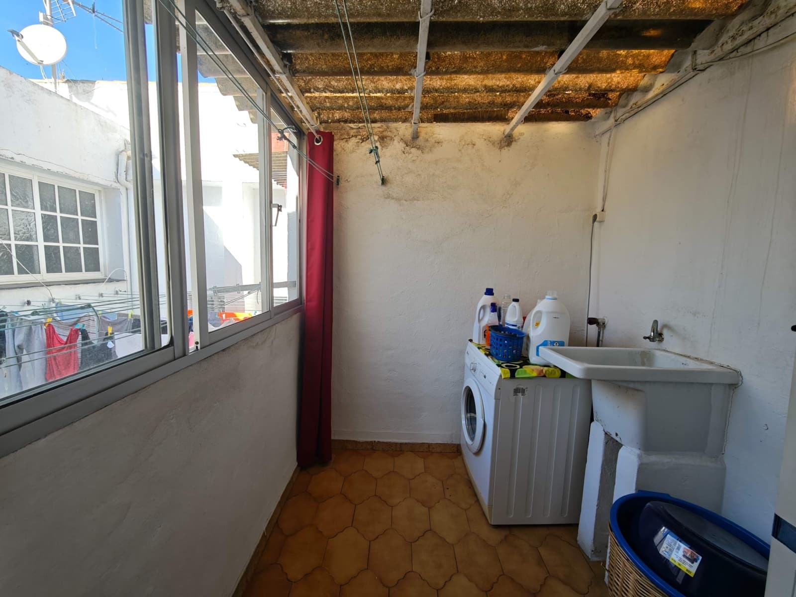 4 bedroom Terraced Villa for sale in Los Barrios with pool - € 190,000 (Ref: 9884835)