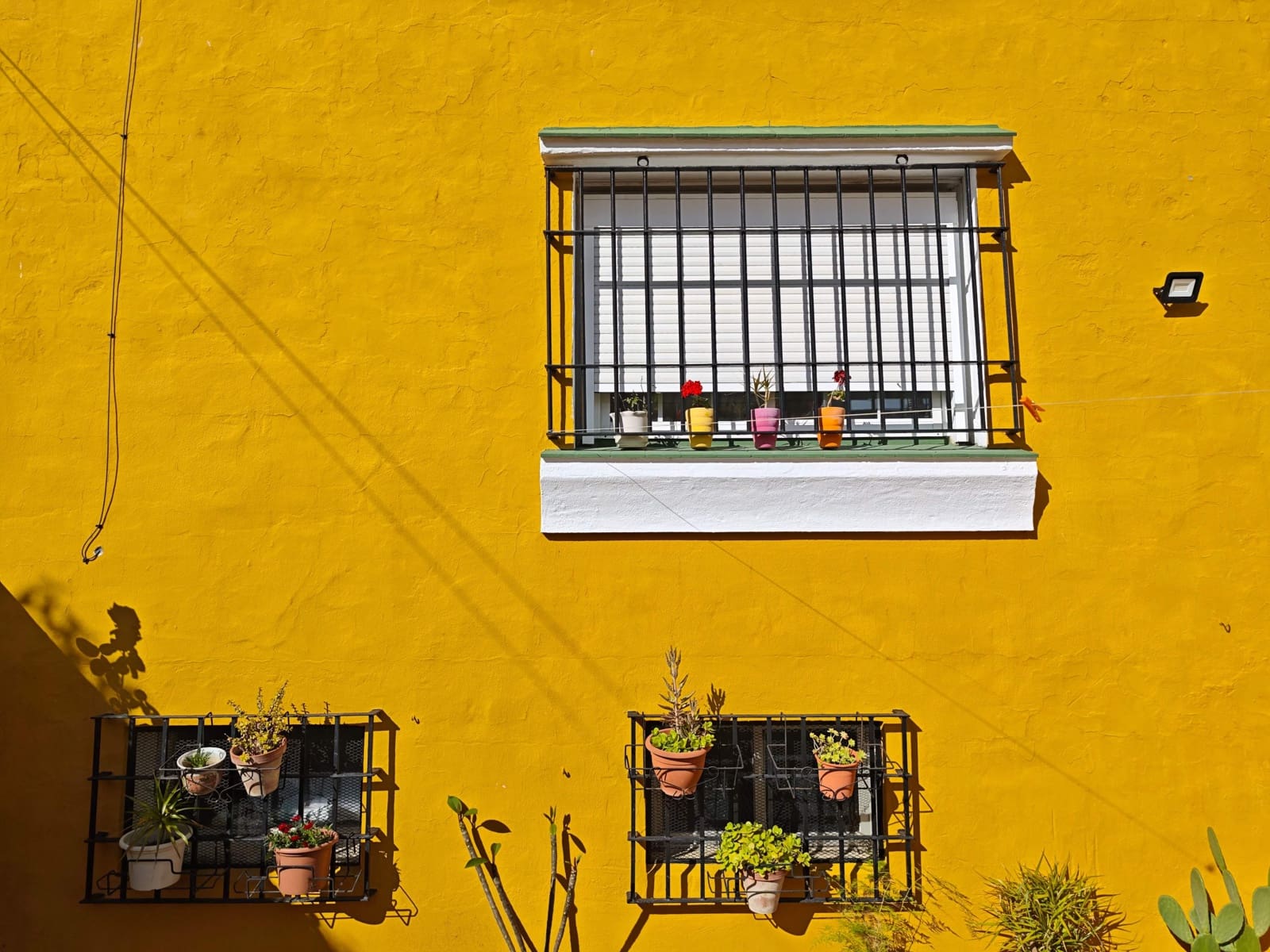 4 bedroom Terraced Villa for sale in Los Barrios with pool - € 190,000 (Ref: 9884835)