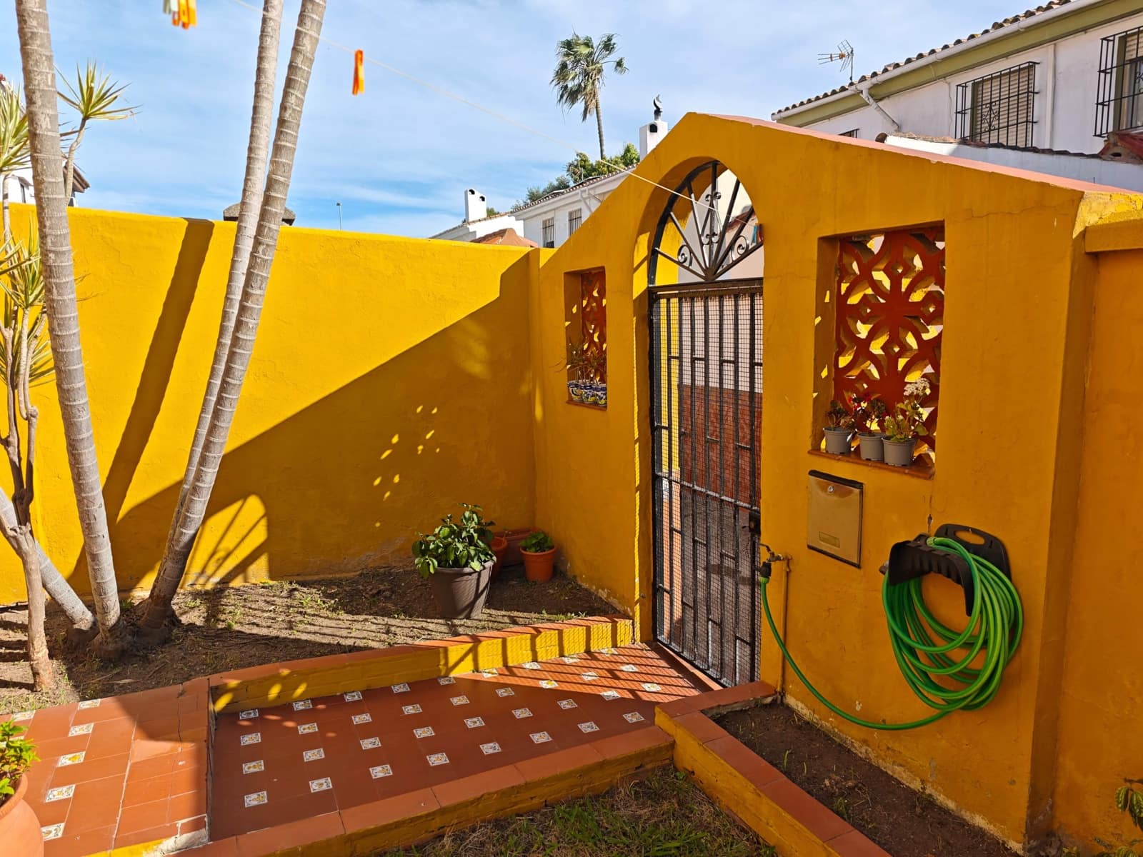 4 bedroom Terraced Villa for sale in Los Barrios with pool - € 190,000 (Ref: 9884835)