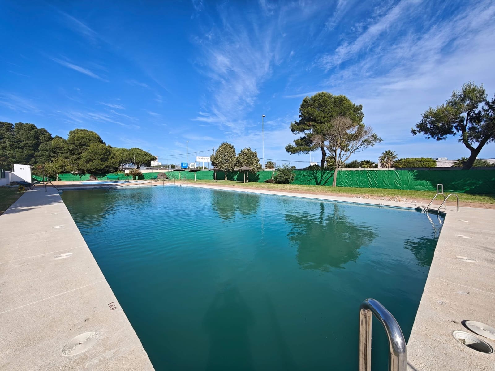 4 bedroom Terraced Villa for sale in Los Barrios with pool - € 190,000 (Ref: 9884835)
