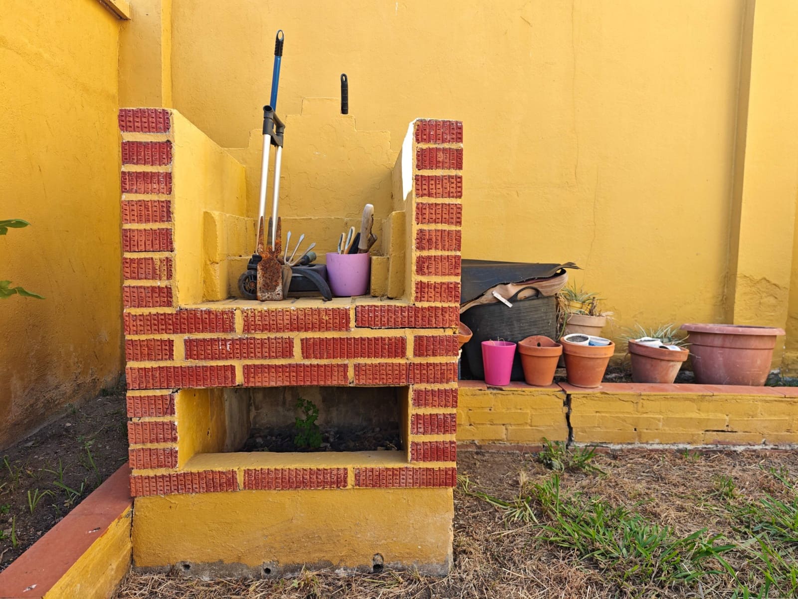 4 bedroom Terraced Villa for sale in Los Barrios with pool - € 190,000 (Ref: 9884835)