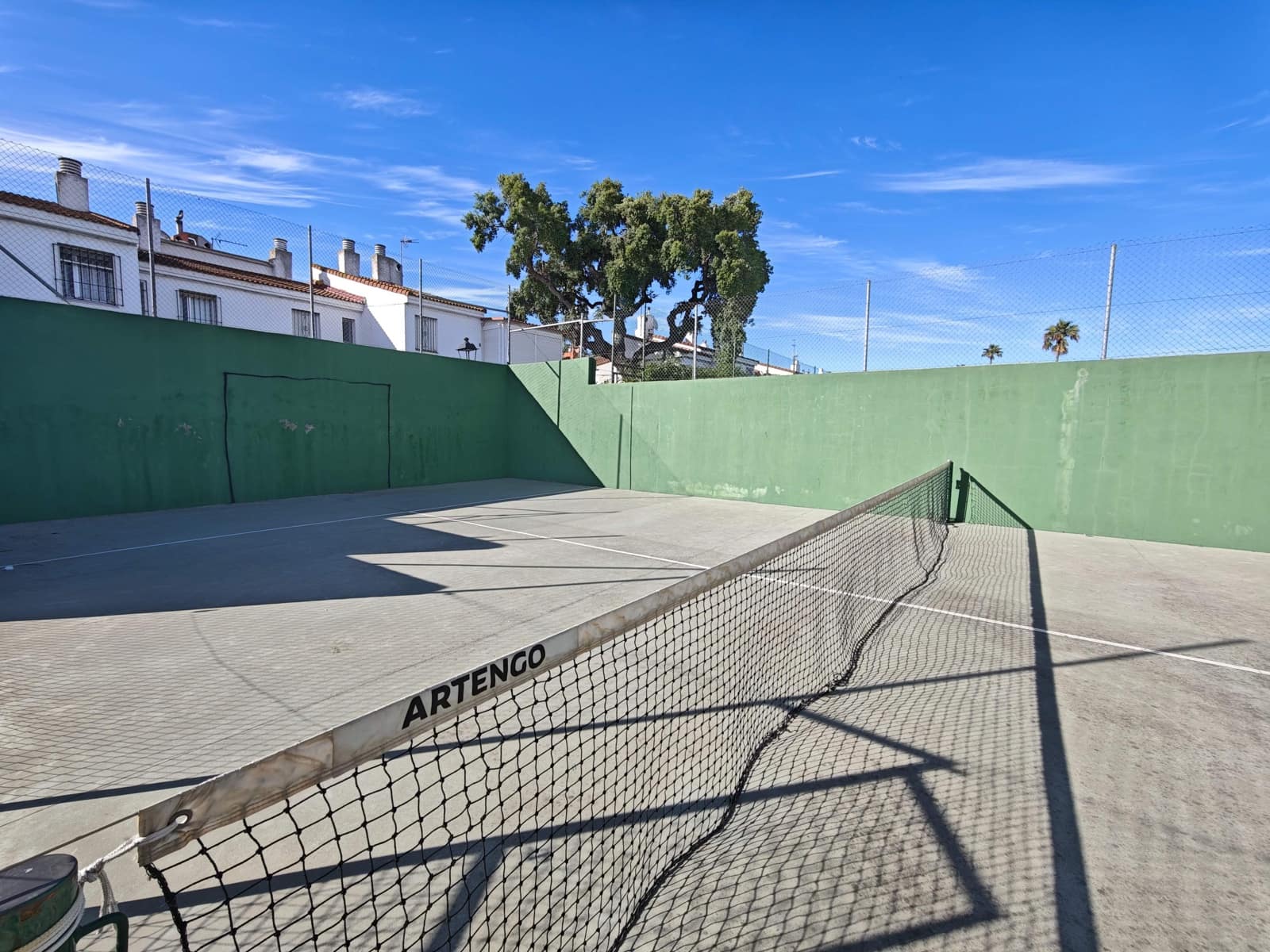 4 bedroom Terraced Villa for sale in Los Barrios with pool - € 190,000 (Ref: 9884835)