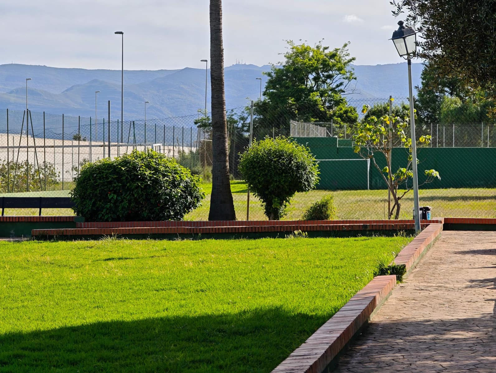 4 bedroom Terraced Villa for sale in Los Barrios with pool - € 190,000 (Ref: 9884835)