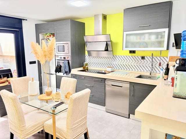 3 soveværelse Byhus til salg i La Línea de la Concepción med garage - € 570.000 (Ref: 9892400)