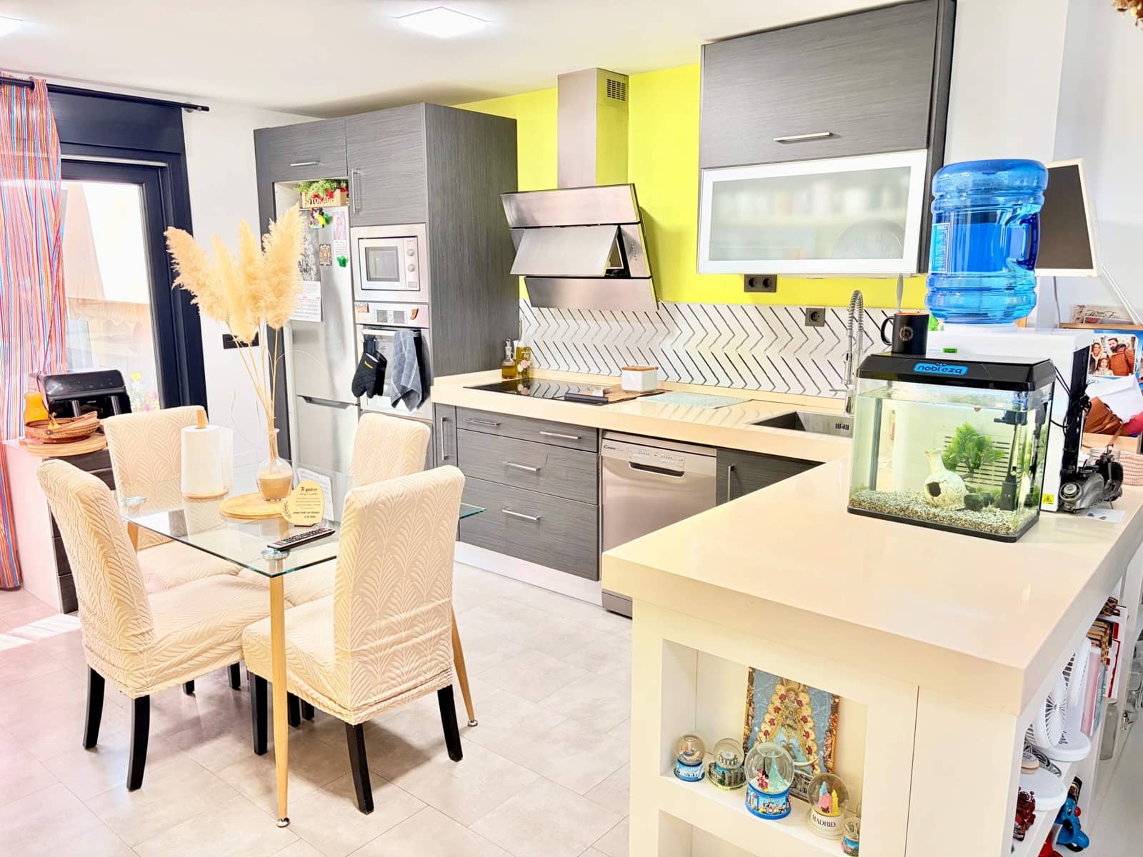 3 soveværelse Byhus til salg i La Linea de la Concepcion med garage - € 570.000 (Ref: 9892400)