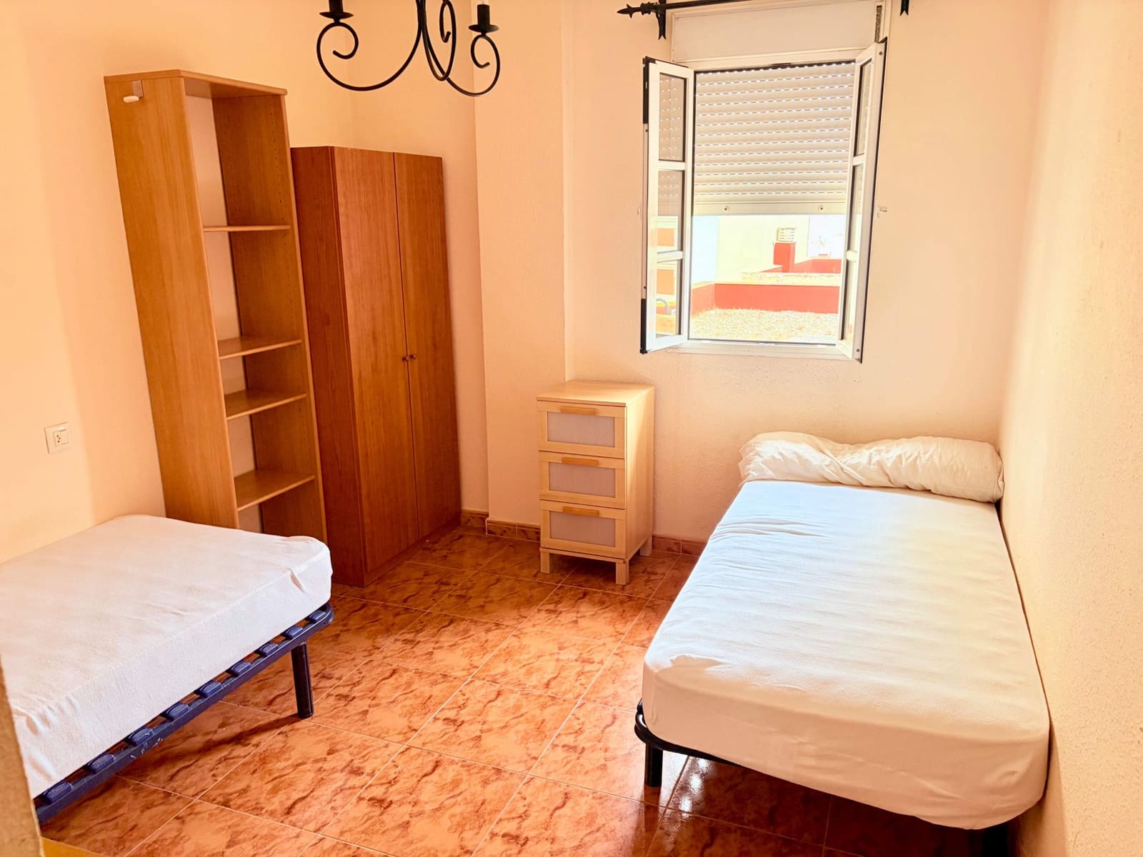 3 Zimmer Wohnung zu verkaufen in La Linea de la Concepcion - 210.000 € (Ref: 9893900)