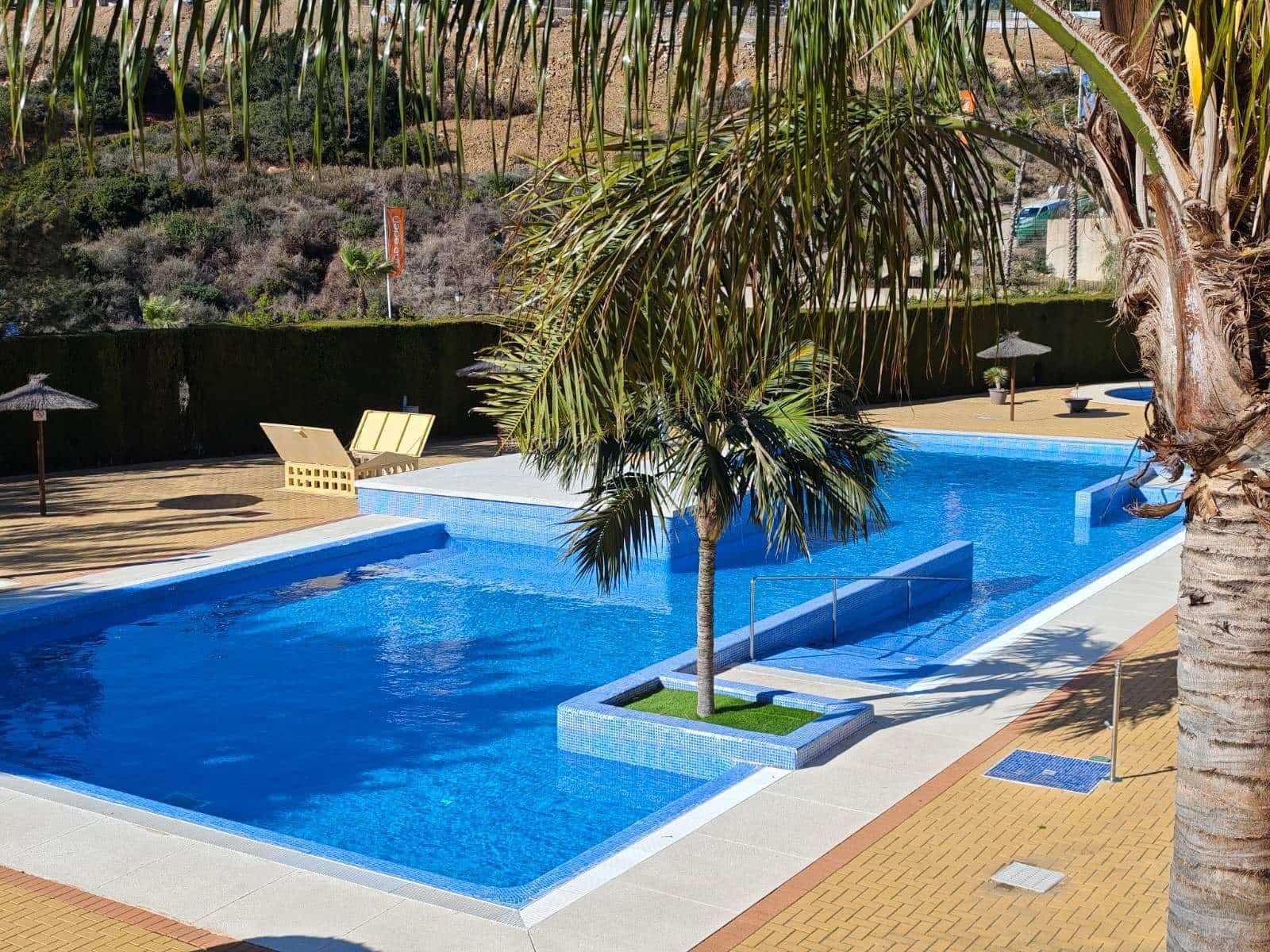 2 quarto Apartamento para venda em La Linea de la Concepcion com piscina - 196 000 € (Ref: 9896360)
