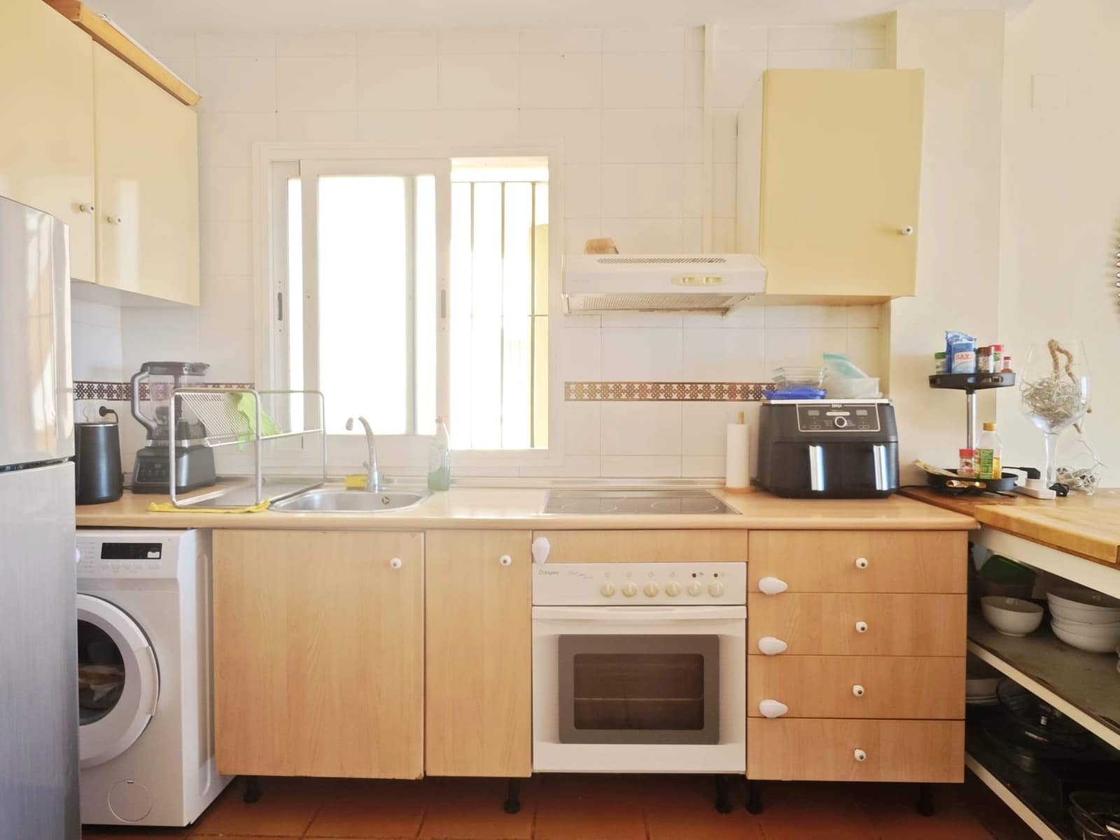 2 quarto Apartamento para venda em La Linea de la Concepcion com piscina - 196 000 € (Ref: 9896360)