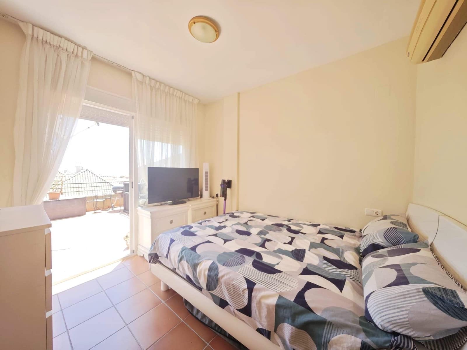 2 quarto Apartamento para venda em La Linea de la Concepcion com piscina - 196 000 € (Ref: 9896360)