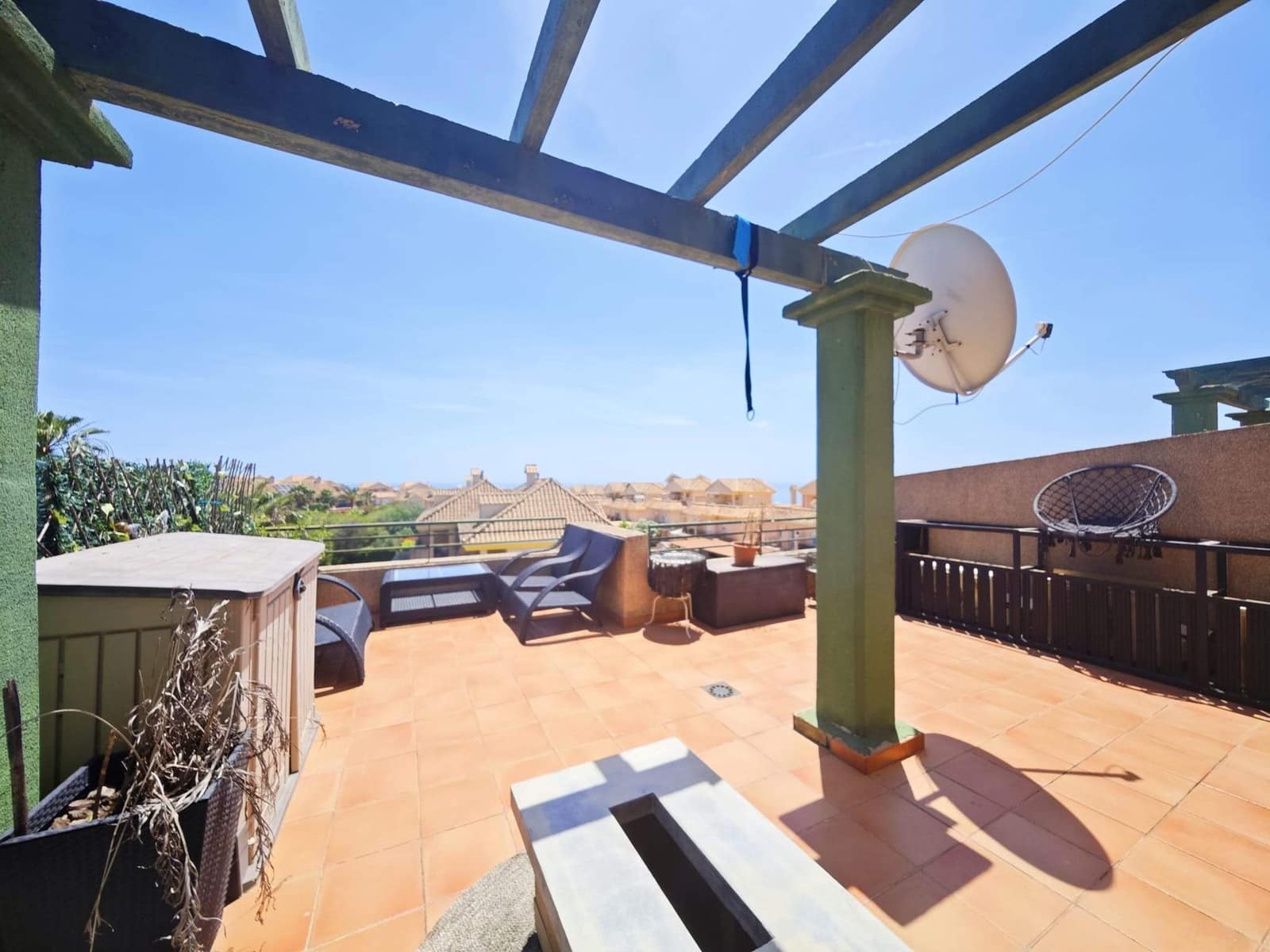 2 quarto Apartamento para venda em La Linea de la Concepcion com piscina - 196 000 € (Ref: 9896360)