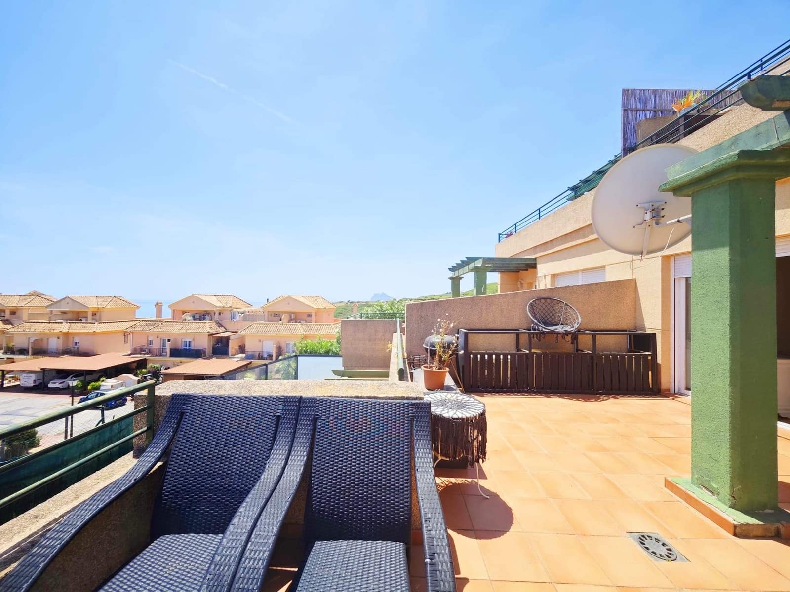 2 quarto Apartamento para venda em La Linea de la Concepcion com piscina - 196 000 € (Ref: 9896360)