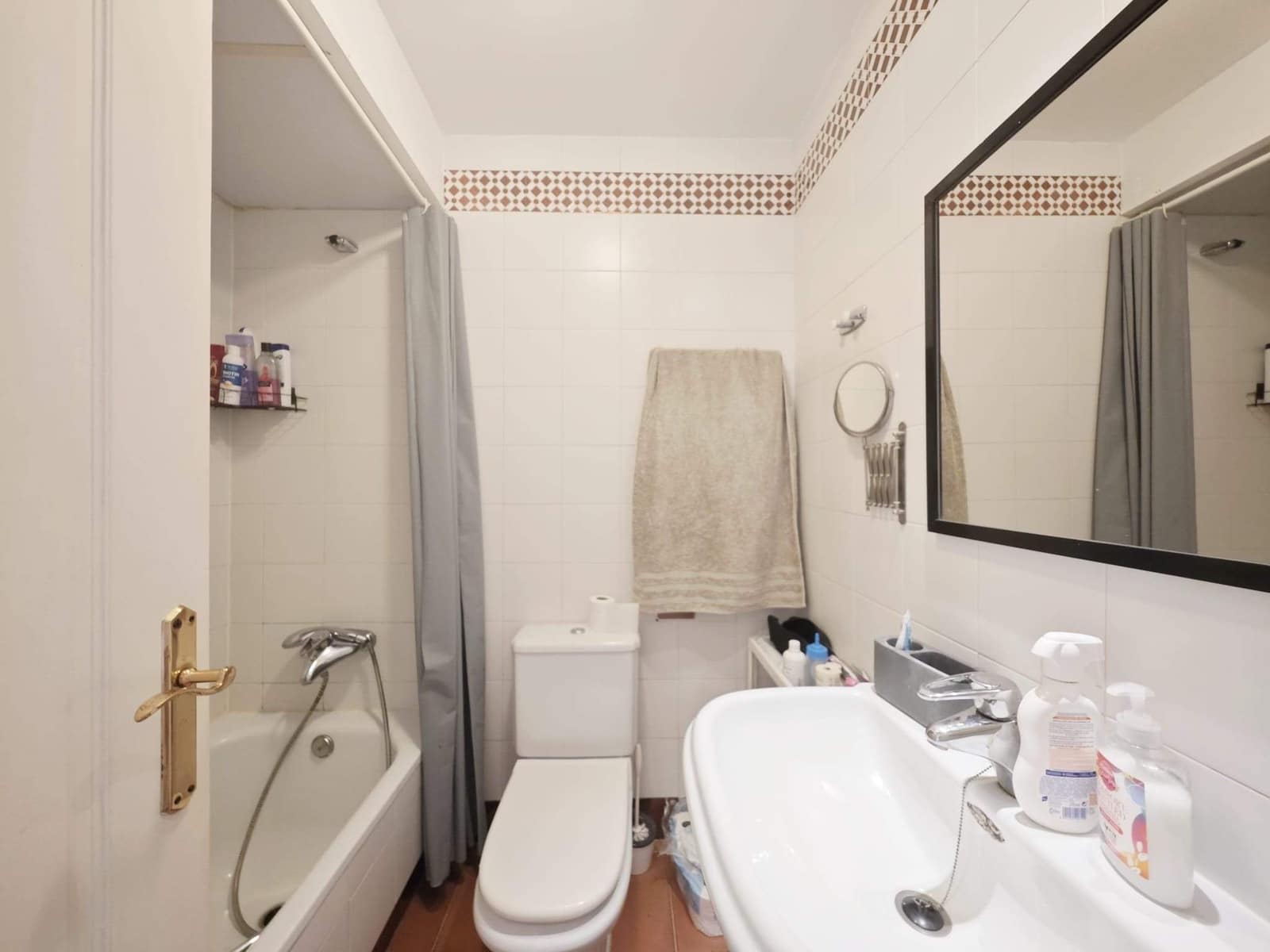 2 bedroom Apartment for sale in La Linea de la Concepcion with pool - € 196,000 (Ref: 9896360)