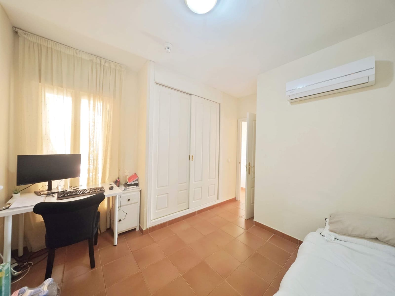 2 bedroom Apartment for sale in La Linea de la Concepcion with pool - € 196,000 (Ref: 9896360)
