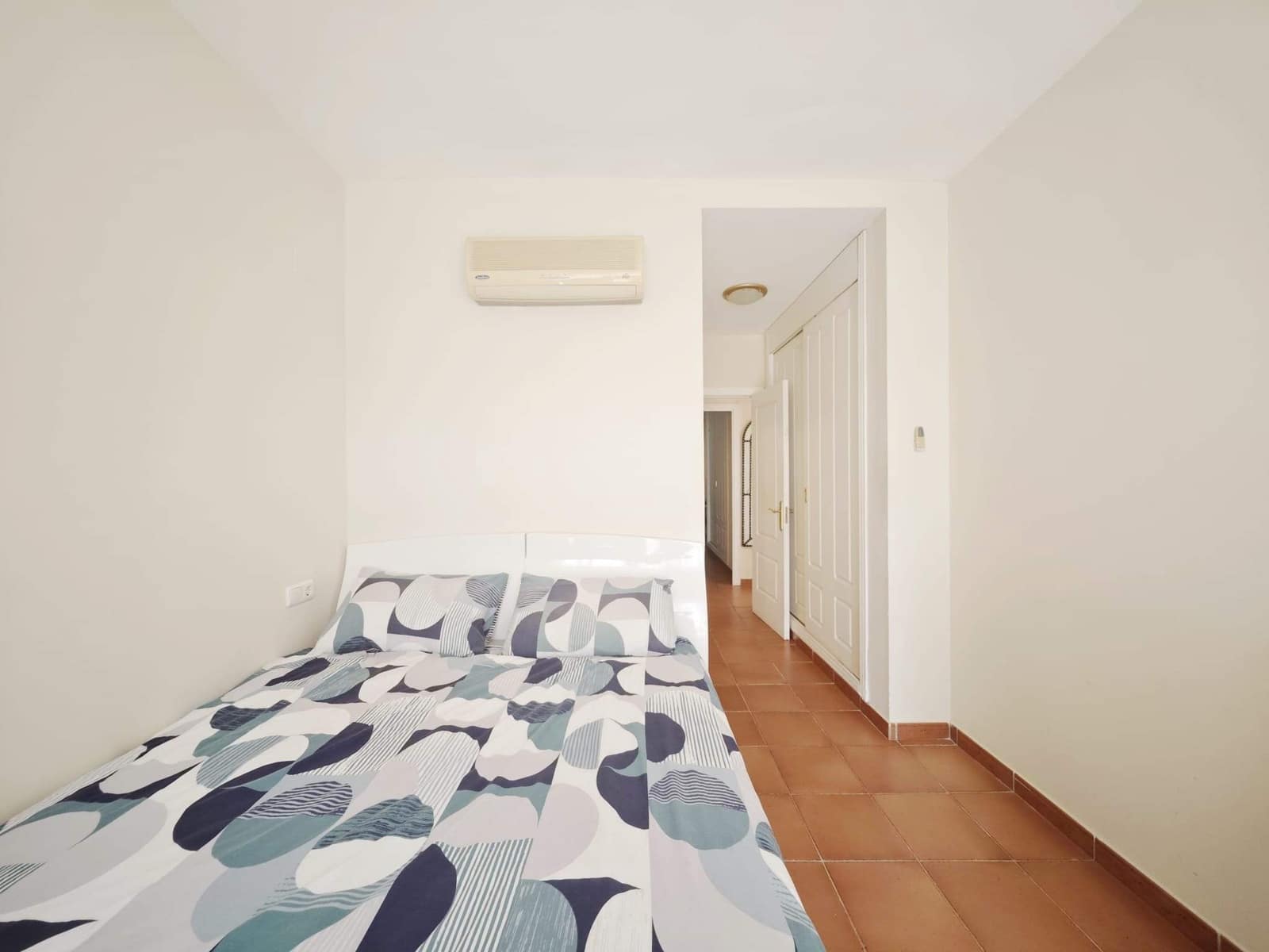 2 bedroom Apartment for sale in La Linea de la Concepcion with pool - € 196,000 (Ref: 9896360)
