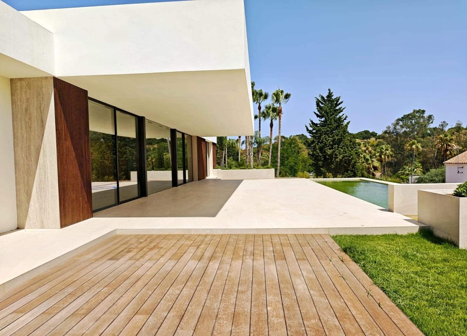 4 bedroom Villa for sale in Sotogrande with pool garage - € 2,340,000 (Ref: 9915862)