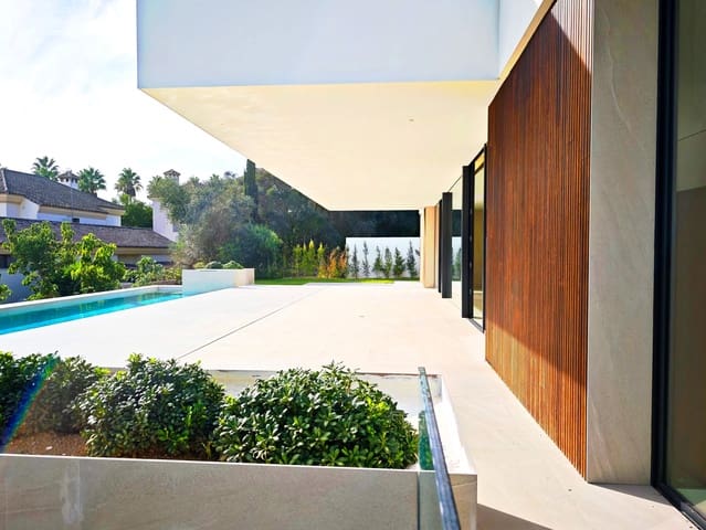 4 soverom Villa til salgs i Sotogrande, San Roque med svømmebasseng garasje - € 2 350 000 (Ref: 9915862)