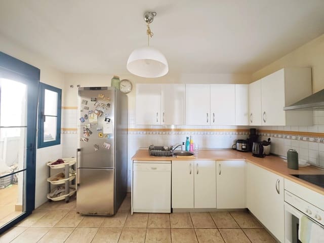 3 quarto Apartamento para venda em La Línea de la Concepción com piscina - 299 000 € (Ref: 9915863)