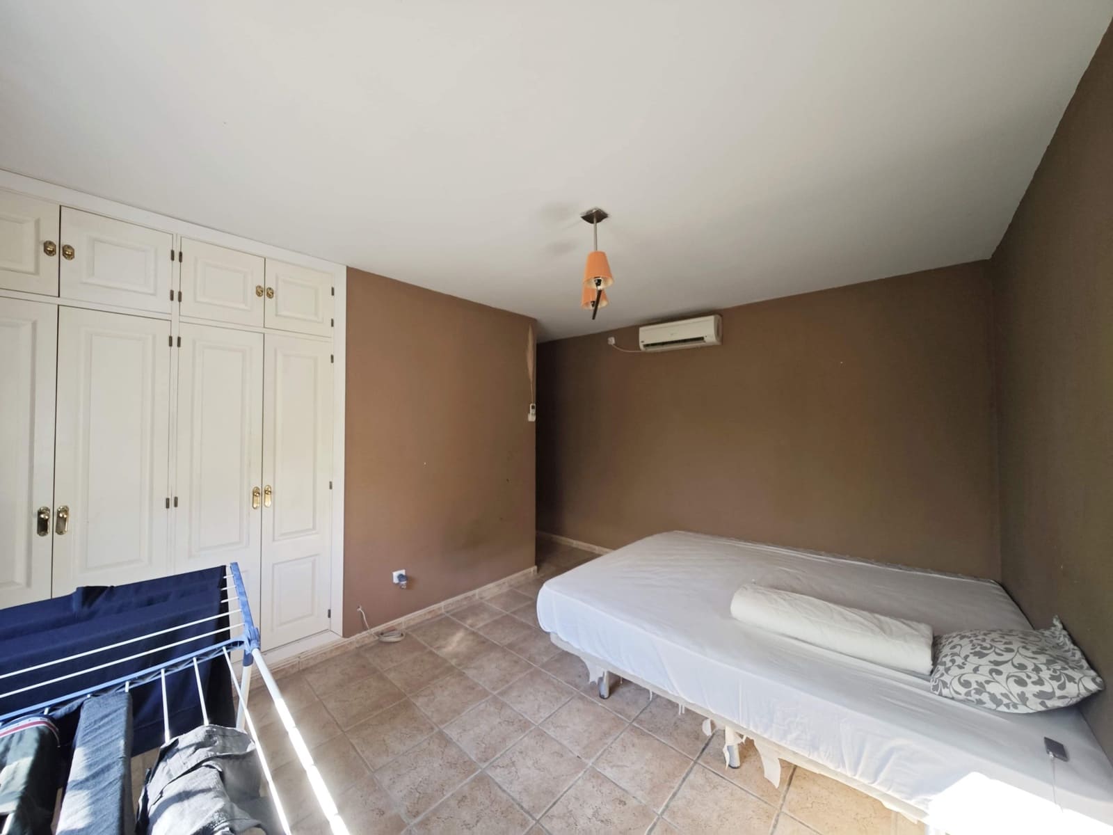 3 quarto Apartamento para venda em La Linea de la Concepcion com piscina - 299 000 € (Ref: 9915863)