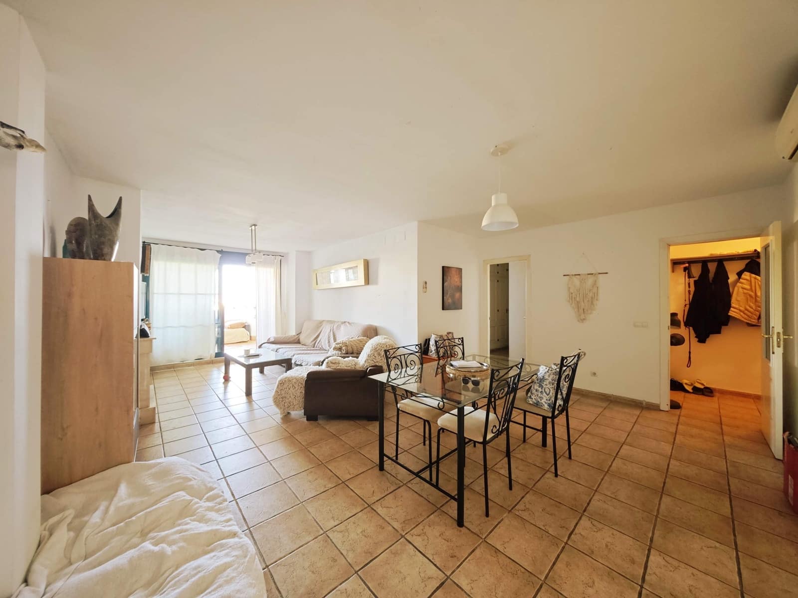 3 quarto Apartamento para venda em La Linea de la Concepcion com piscina - 299 000 € (Ref: 9915863)