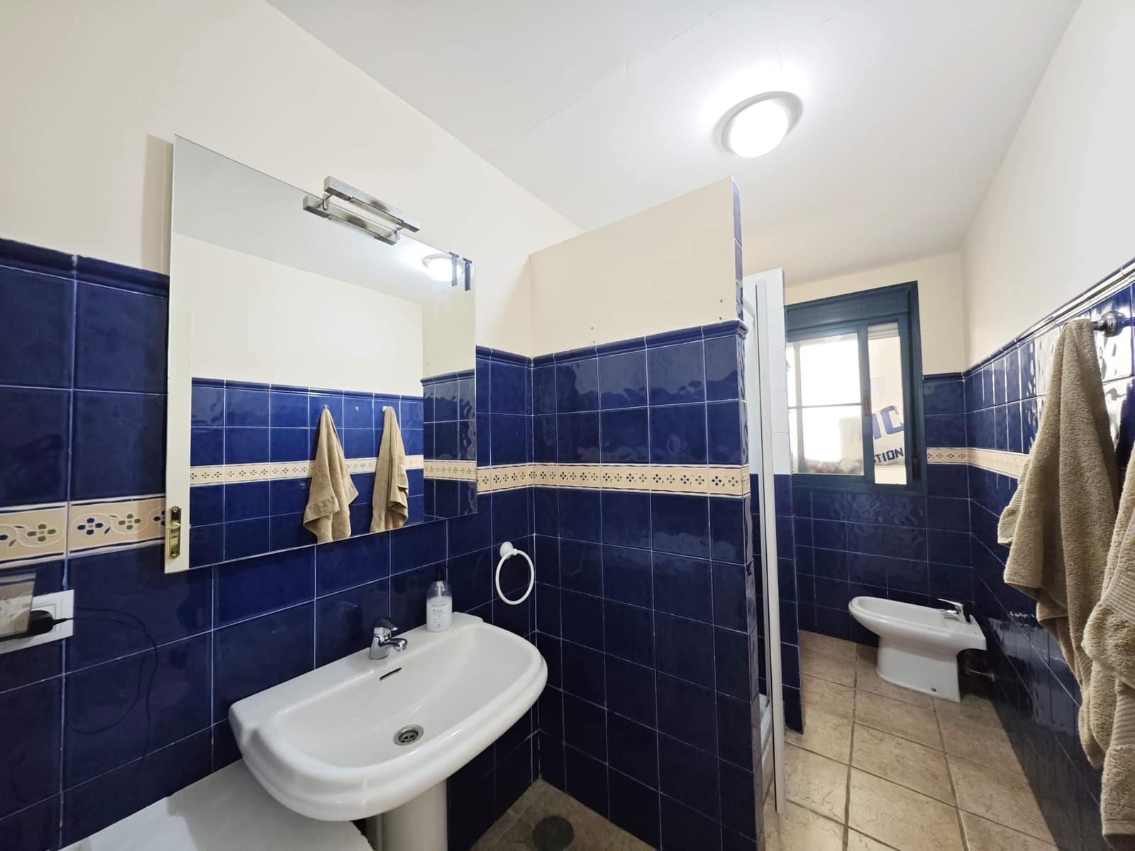 3 quarto Apartamento para venda em La Linea de la Concepcion com piscina - 299 000 € (Ref: 9915863)