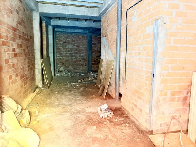 Erhverv til salg i La Línea de la Concepción - € 115.000 (Ref: 9924640)