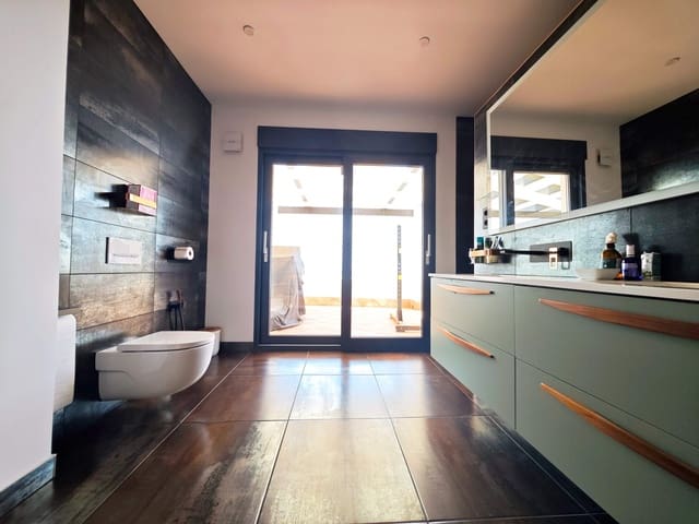 5 Zimmer Villa zu verkaufen in Buenas Noches, Estepona mit Pool Garage - 1.200.000 € (Ref: 9929437)
