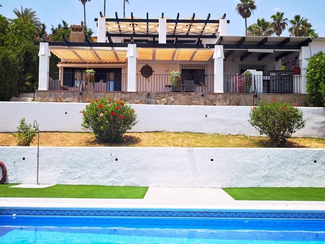 5 Zimmer Villa zu verkaufen in Buenas Noches, Estepona mit Pool Garage - 1.200.000 € (Ref: 9929437)