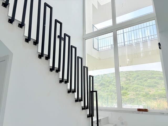 3 sypialnia Willa na sprzedaż w La Línea de la Concepción z garażem - 700 000 € (Ref: 9938239)