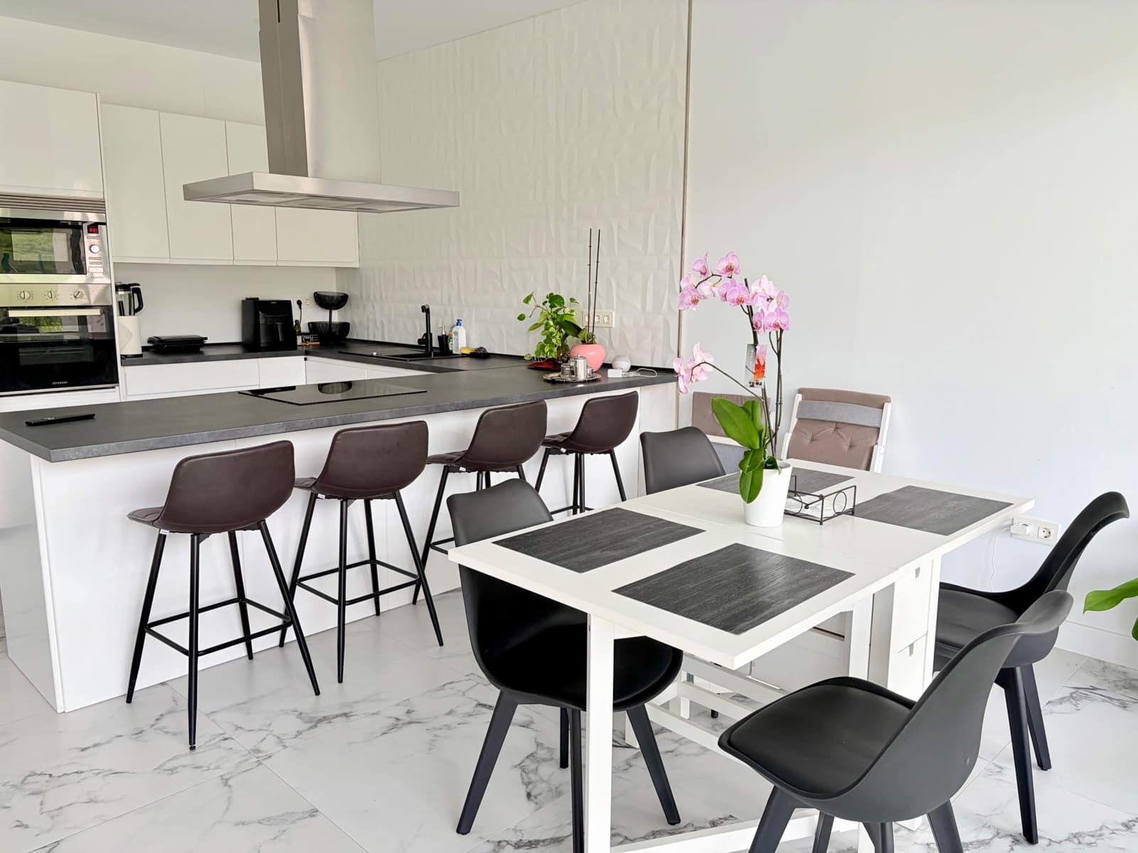 3 sypialnia Willa na sprzedaż w La Linea de la Concepcion z garażem - 700 000 € (Ref: 9938239)