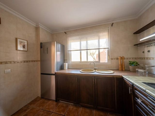 3 soveværelse Rækkehus til salg i La Línea de la Concepción med garage - € 295.000 (Ref: 9938240)