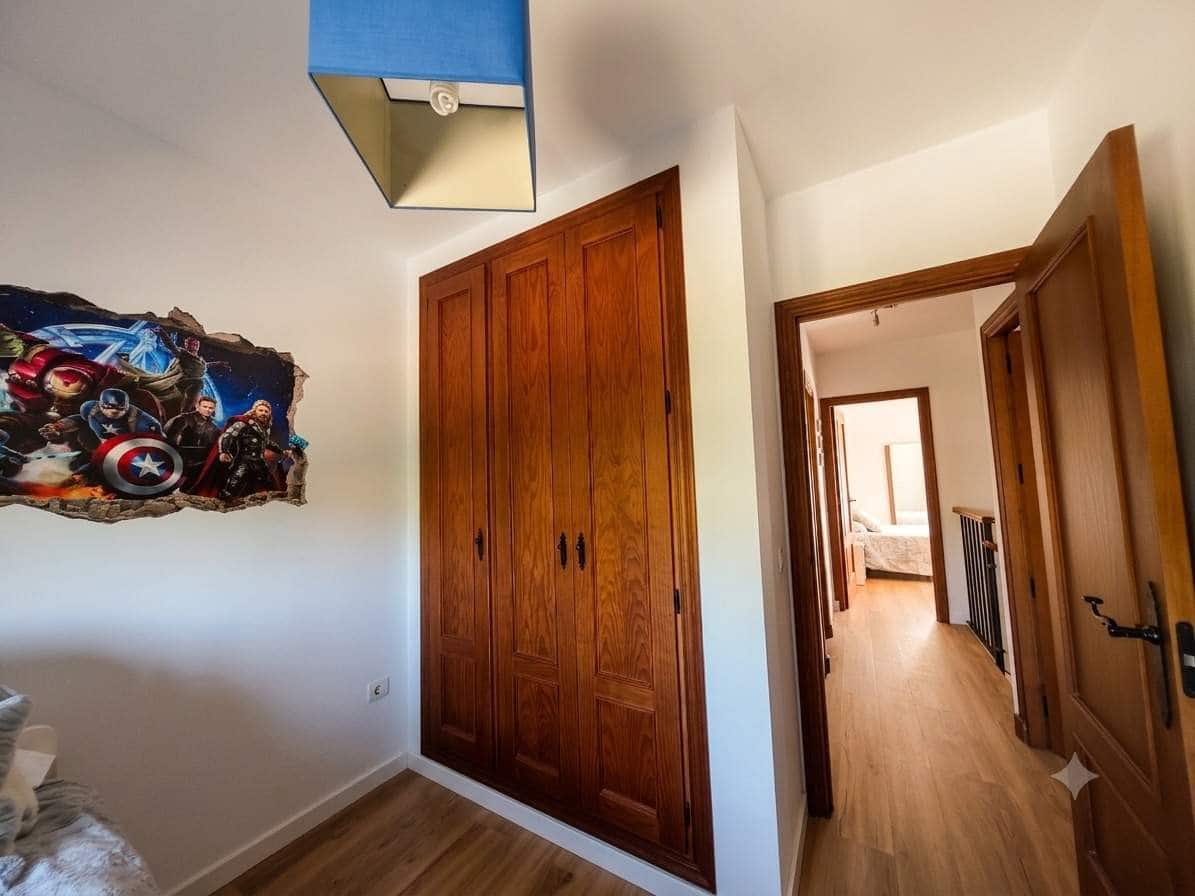 3 Zimmer Reihenhaus zu verkaufen in La Linea de la Concepcion mit Pool Garage - 330.000 € (Ref: 9940008)