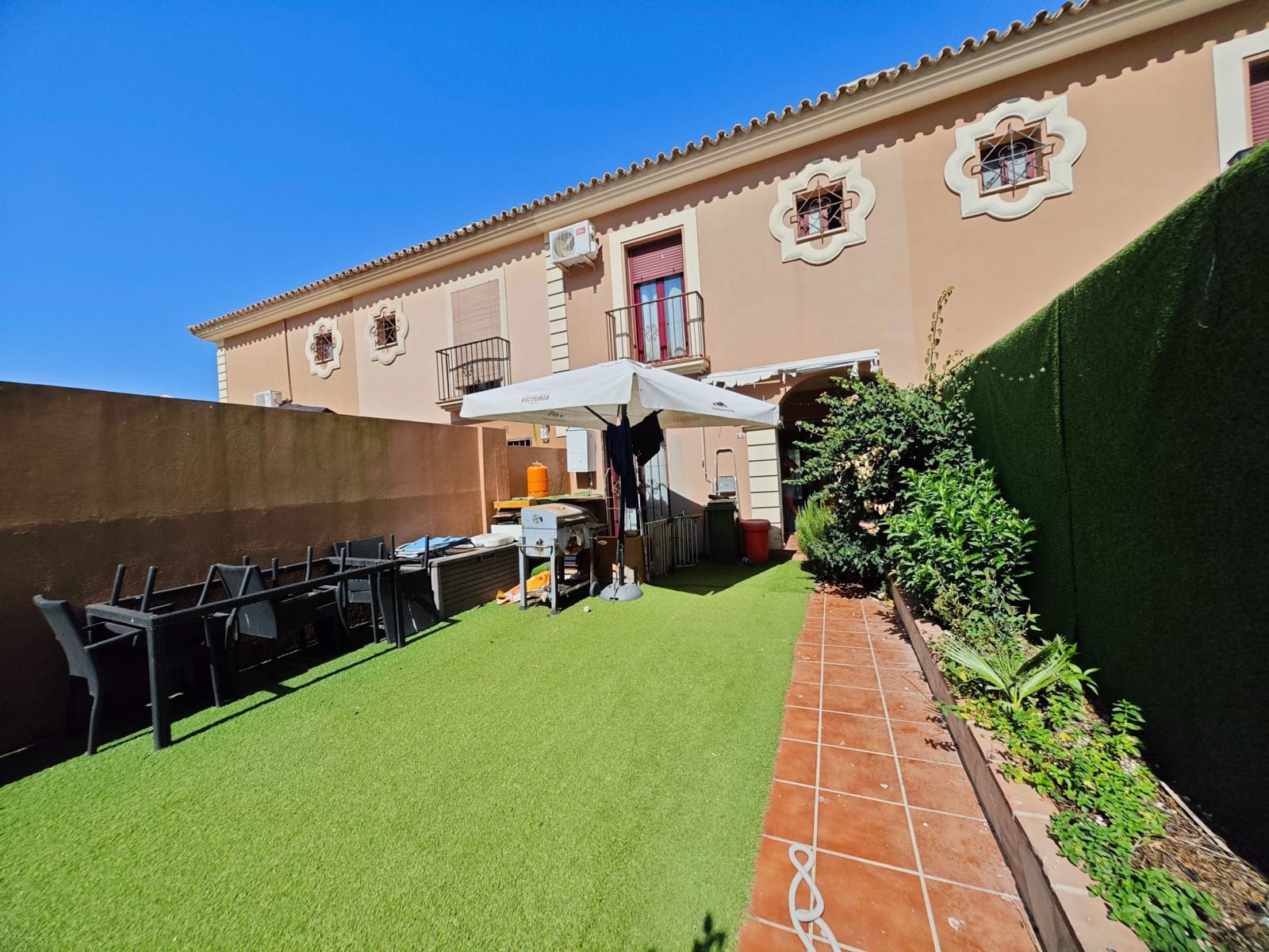 3 Zimmer Reihenhaus zu verkaufen in La Linea de la Concepcion mit Pool Garage - 330.000 € (Ref: 9940008)