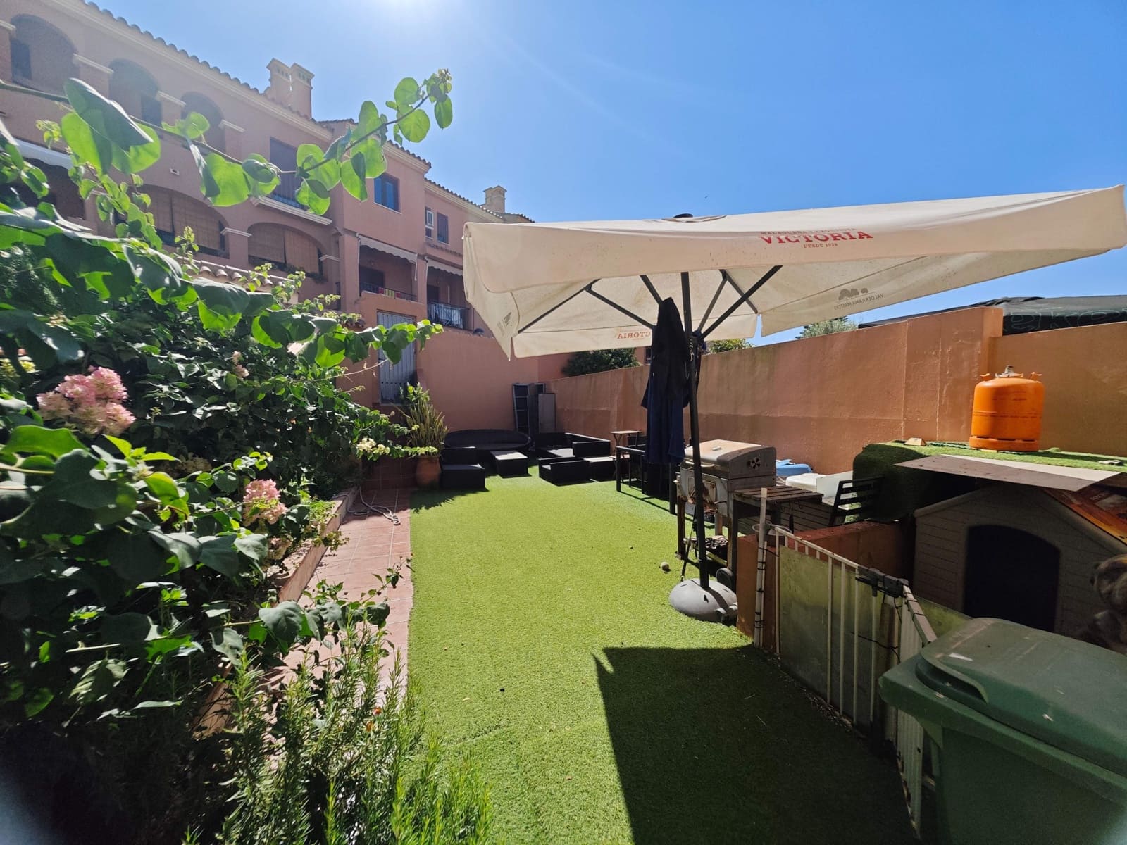 3 Zimmer Reihenhaus zu verkaufen in La Linea de la Concepcion mit Pool Garage - 330.000 € (Ref: 9940008)