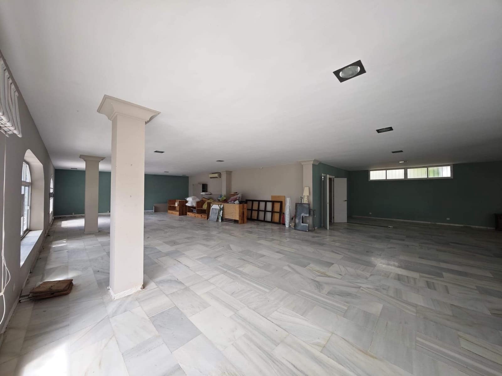 Erhverv til salg i Torreguadiaro - € 1.200.000 (Ref: 9942553)
