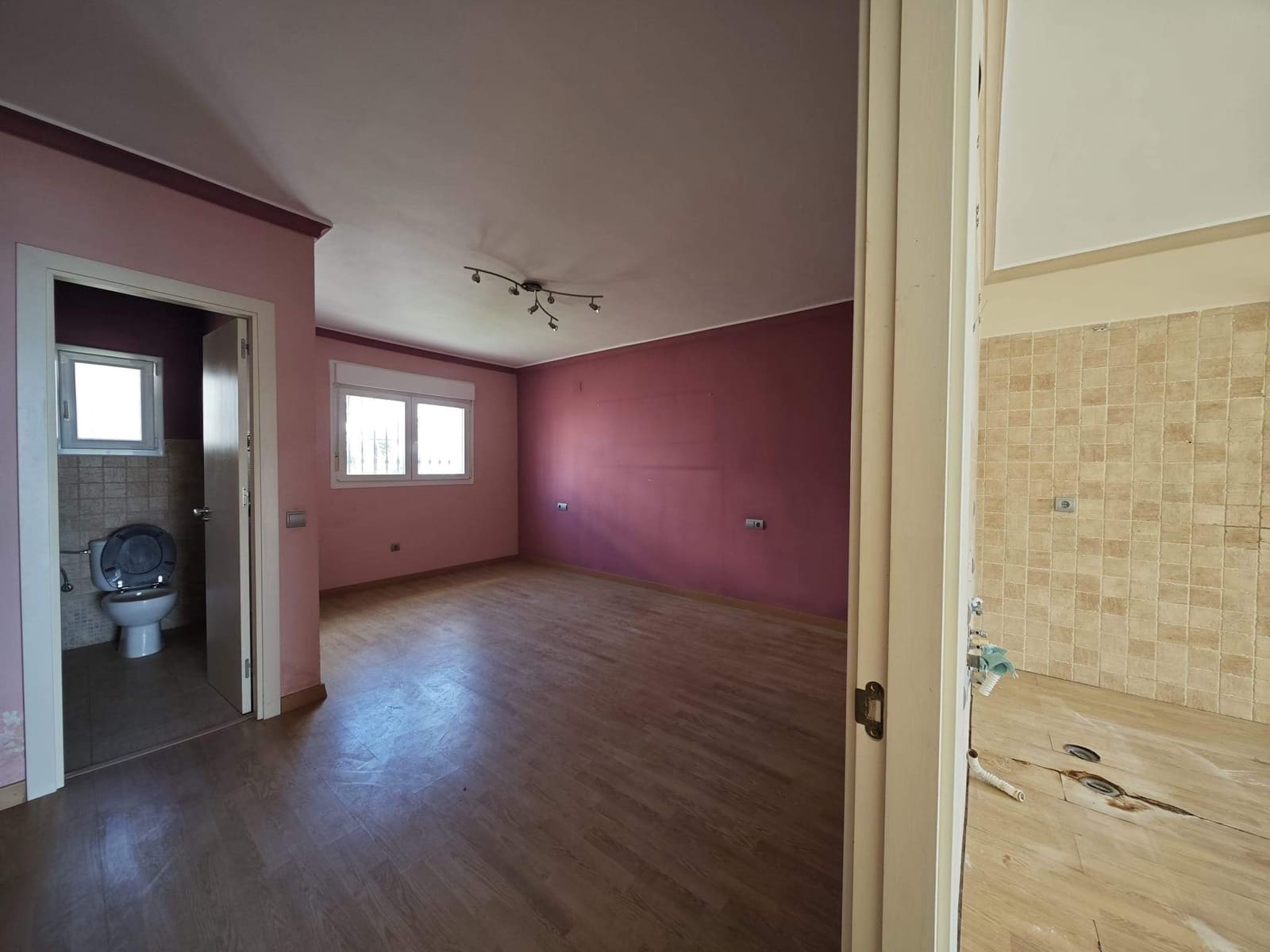 Erhverv til salg i Torreguadiaro - € 1.200.000 (Ref: 9942553)
