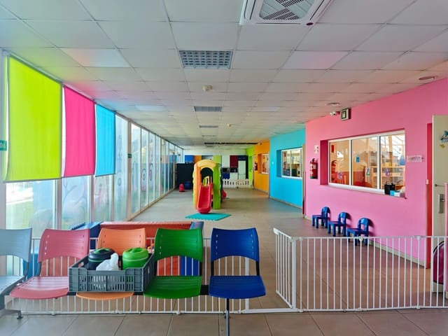 6 soveværelse Virksomhed til salg i Algeciras - € 395.000 (Ref: 9942554)