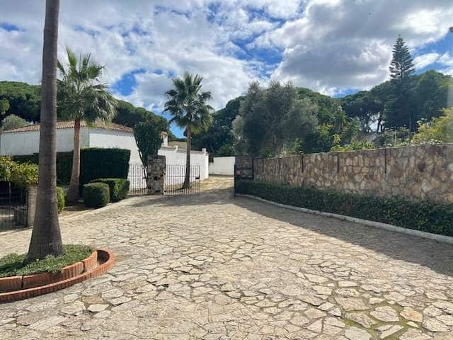 8 bedroom Villa for sale in Algeciras with pool - € 995,000 (Ref: 9942555)