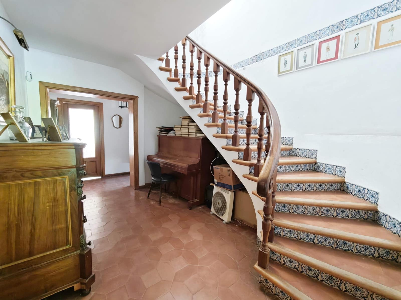 8 bedroom Villa for sale in Algeciras with pool - € 995,000 (Ref: 9942555)