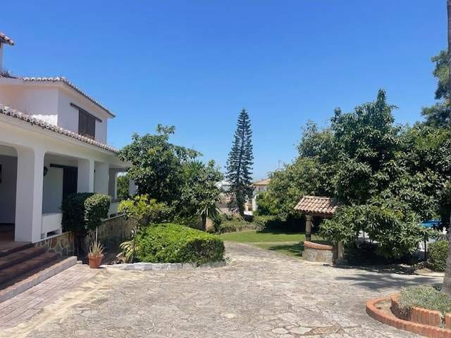 8 bedroom Villa for sale in Algeciras with pool - € 995,000 (Ref: 9942555)