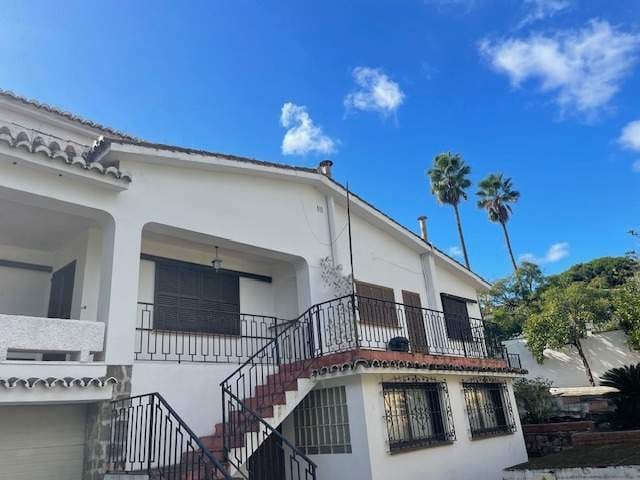 8 bedroom Villa for sale in Algeciras with pool - € 995,000 (Ref: 9942555)