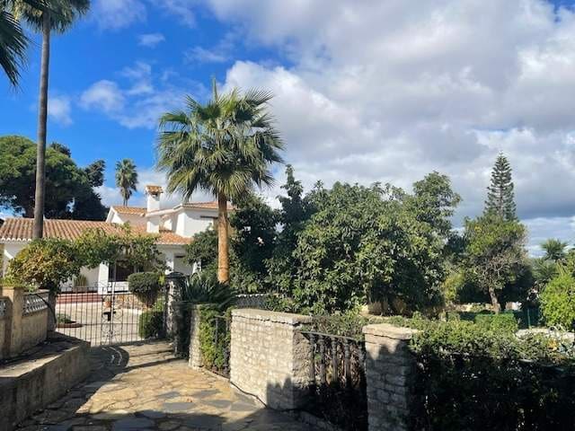 8 bedroom Villa for sale in Algeciras with pool - € 995,000 (Ref: 9942555)