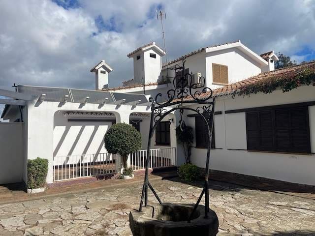 8 bedroom Villa for sale in Algeciras with pool - € 995,000 (Ref: 9942555)