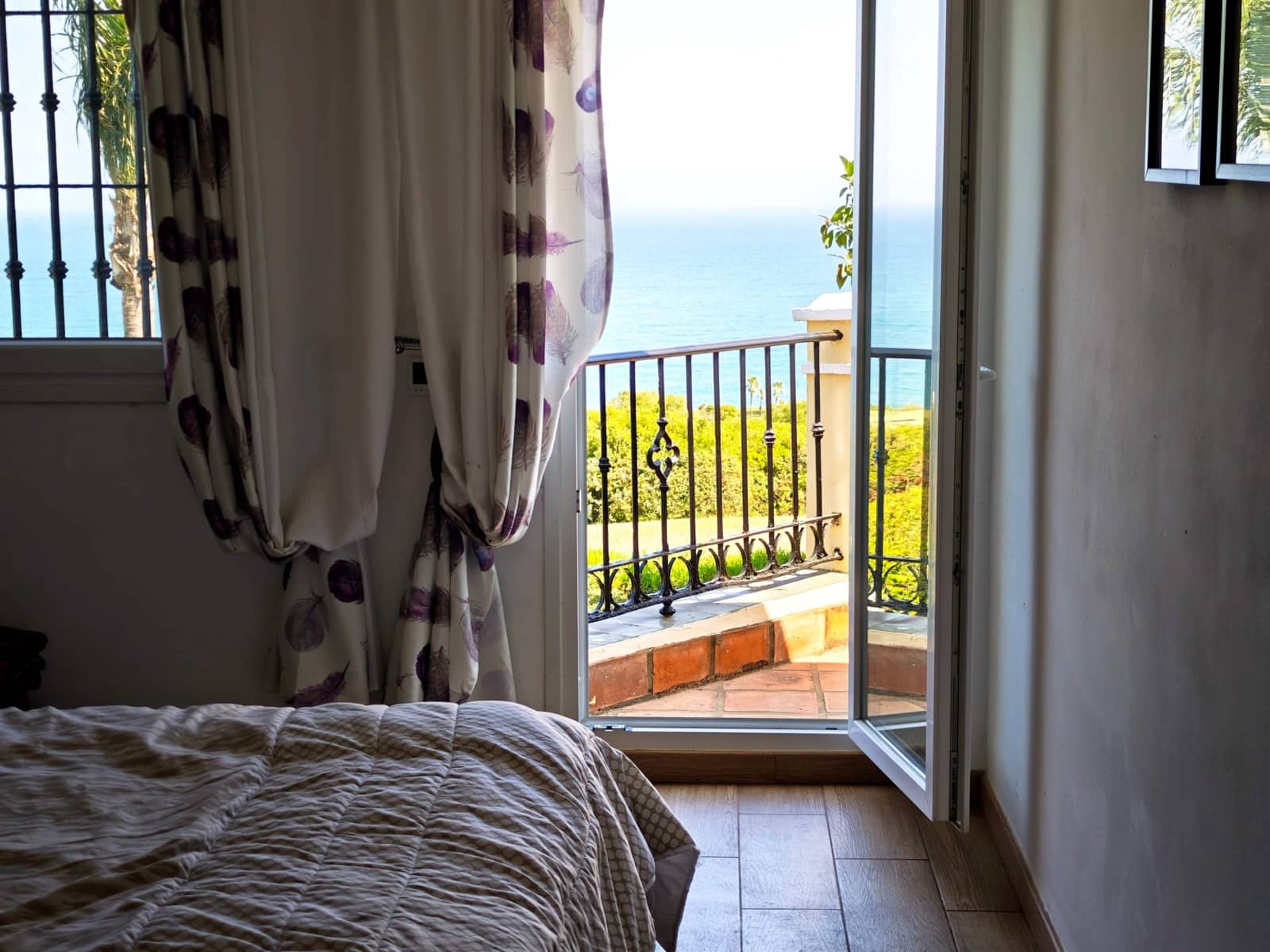4 bedroom Townhouse for sale in La Linea de la Concepcion with pool garage - € 575,000 (Ref: 9943666)